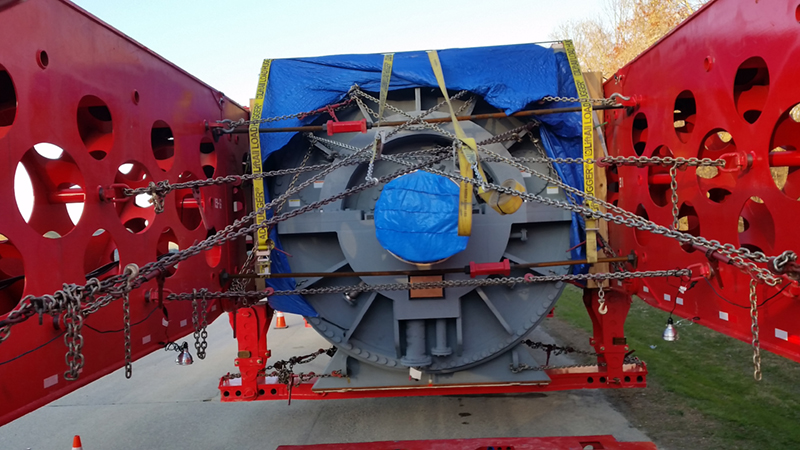 Bay Crane generator transport with suspension bridge 