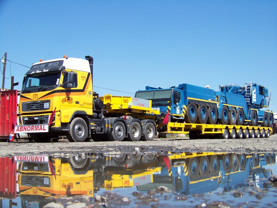 Heavy haulage of Liebherr LTM 1750-9.1 carrier from Sarens in South Africa