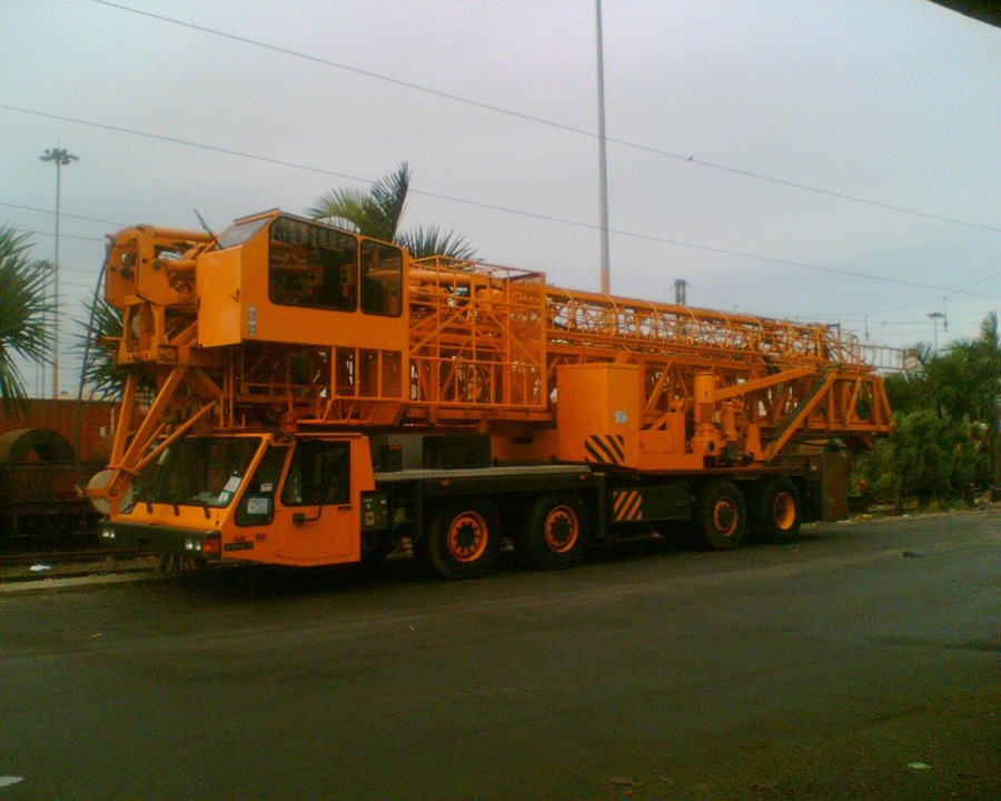 Munster mobile tower crane